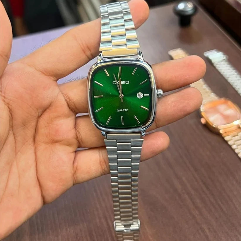 ⌚ Montre Quartz Rétro Carrée Casio — Unisexe (Hommes / Femmes) — Acier Inoxydable, Bracelet à Maillons, Résistance à l’eau du quotidien