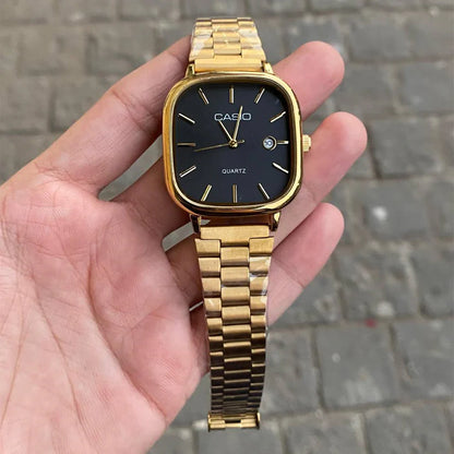 ⌚ Montre Quartz Rétro Carrée Casio — Unisexe (Hommes / Femmes) — Acier Inoxydable, Bracelet à Maillons, Résistance à l’eau du quotidien