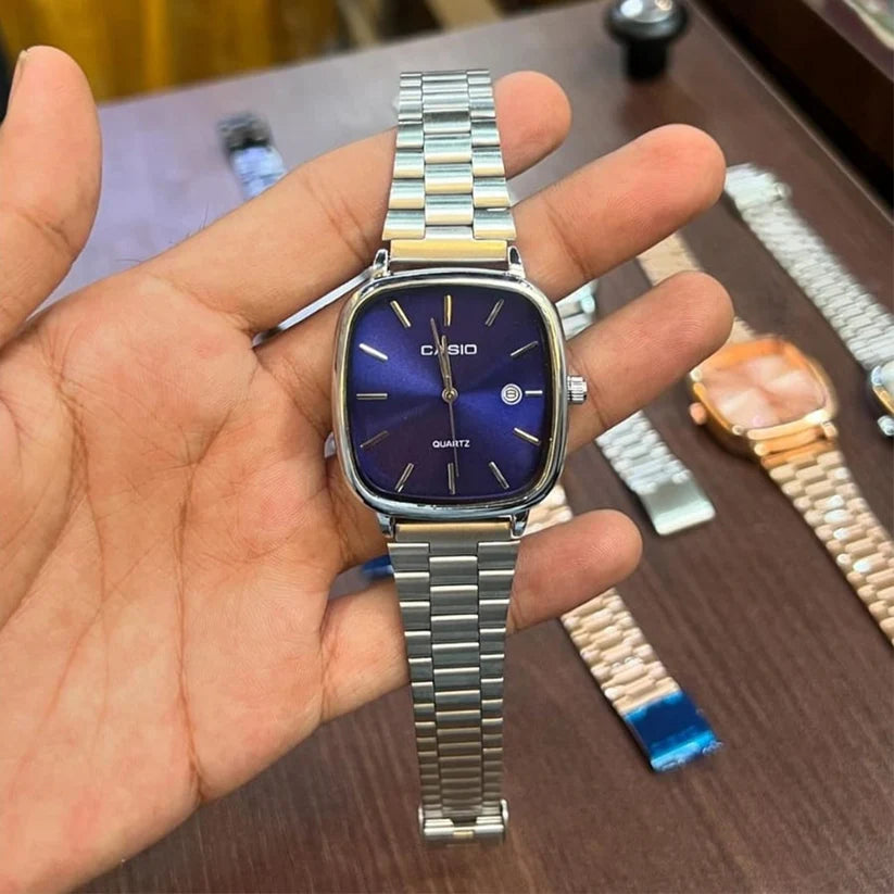 ⌚ Montre Quartz Rétro Carrée Casio — Unisexe (Hommes / Femmes) — Acier Inoxydable, Bracelet à Maillons, Résistance à l’eau du quotidien