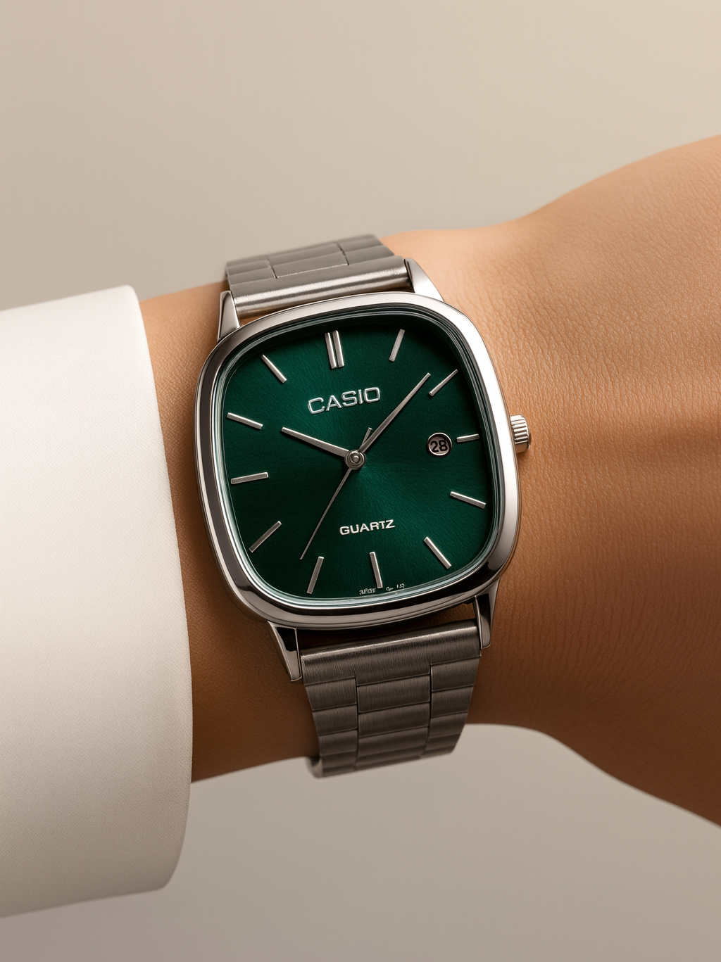 Casio — Montre élégante cadran carré vert, bracelet acier, 3 ATM ⌚ — Unisexe (Hommes / Femmes) — Acier Inoxydable, Bracelet à Maillons, Résistance à l’eau du quotidien