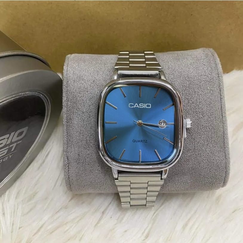 ⌚ Montre Quartz Rétro Carrée Casio — Unisexe (Hommes / Femmes) — Acier Inoxydable, Bracelet à Maillons, Résistance à l’eau du quotidien