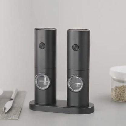 🍽️✨ LOT DE 2 MOULINS ÉLECTRIQUES SEL & POIVRE ⚡🧂 🔘 AUTOMATIQUES À UNE MAIN | 💡 LUMIÈRE LED INTÉGRÉE | ⚙️ MOUTURE RÉGLABLE | 🖤 DESIGN MODERNE & ÉLÉGANT